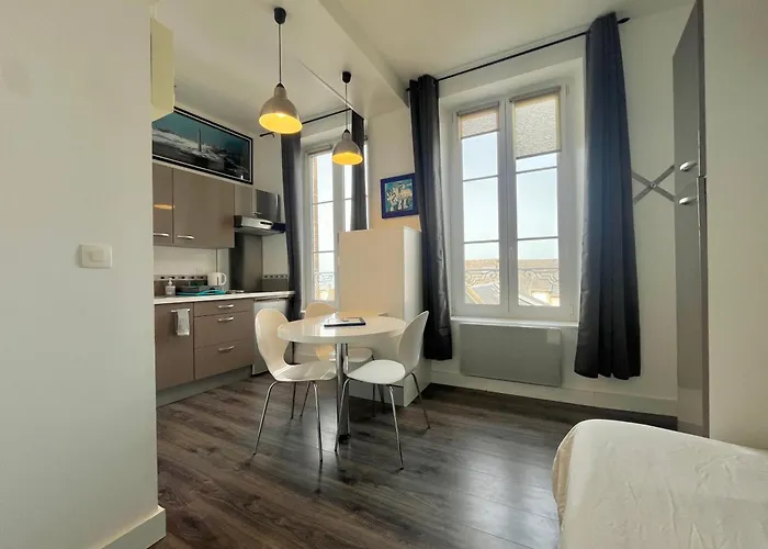 Le Joffre - Sur La Digue En Centre *